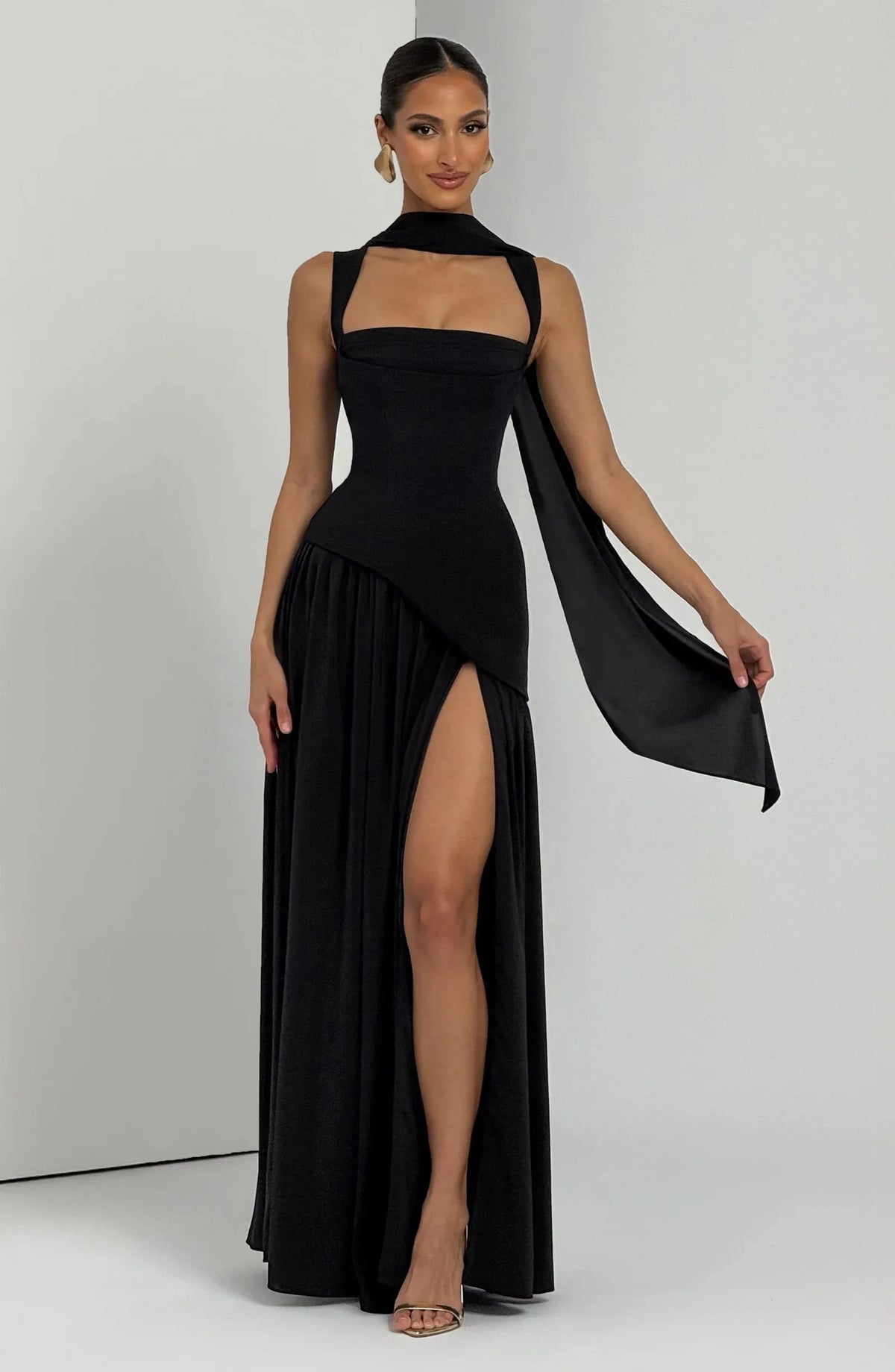 Vestido Comprido com Corpete, Laço e Fenda — foto 5 | Tolobasao