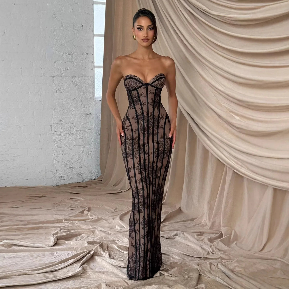 Vestido Comprido de Renda com Corpete — foto 17 | Tolobasao