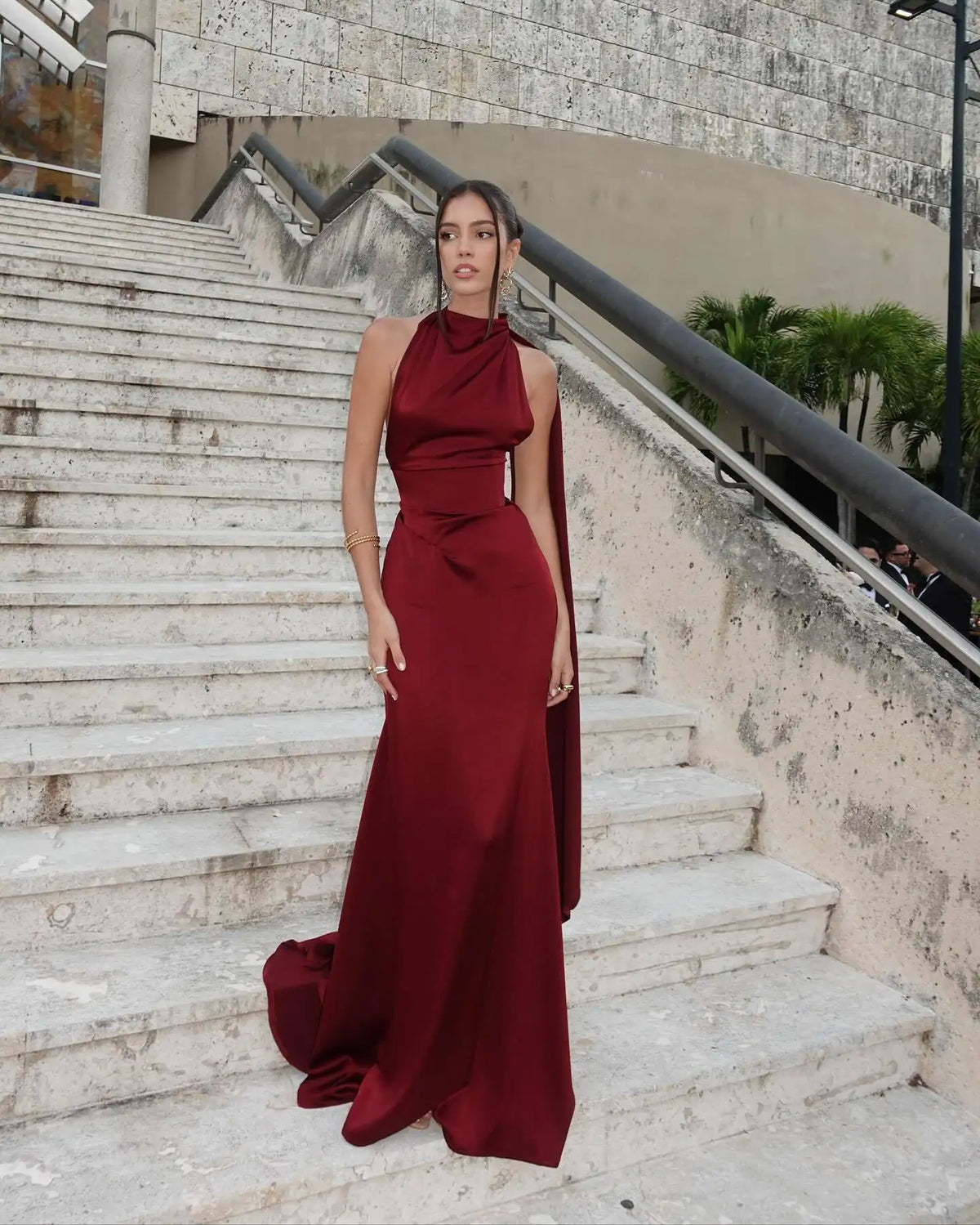 Vestido Comprido Acetinado com Corpete em Bordô — foto 15 | Tolobasao