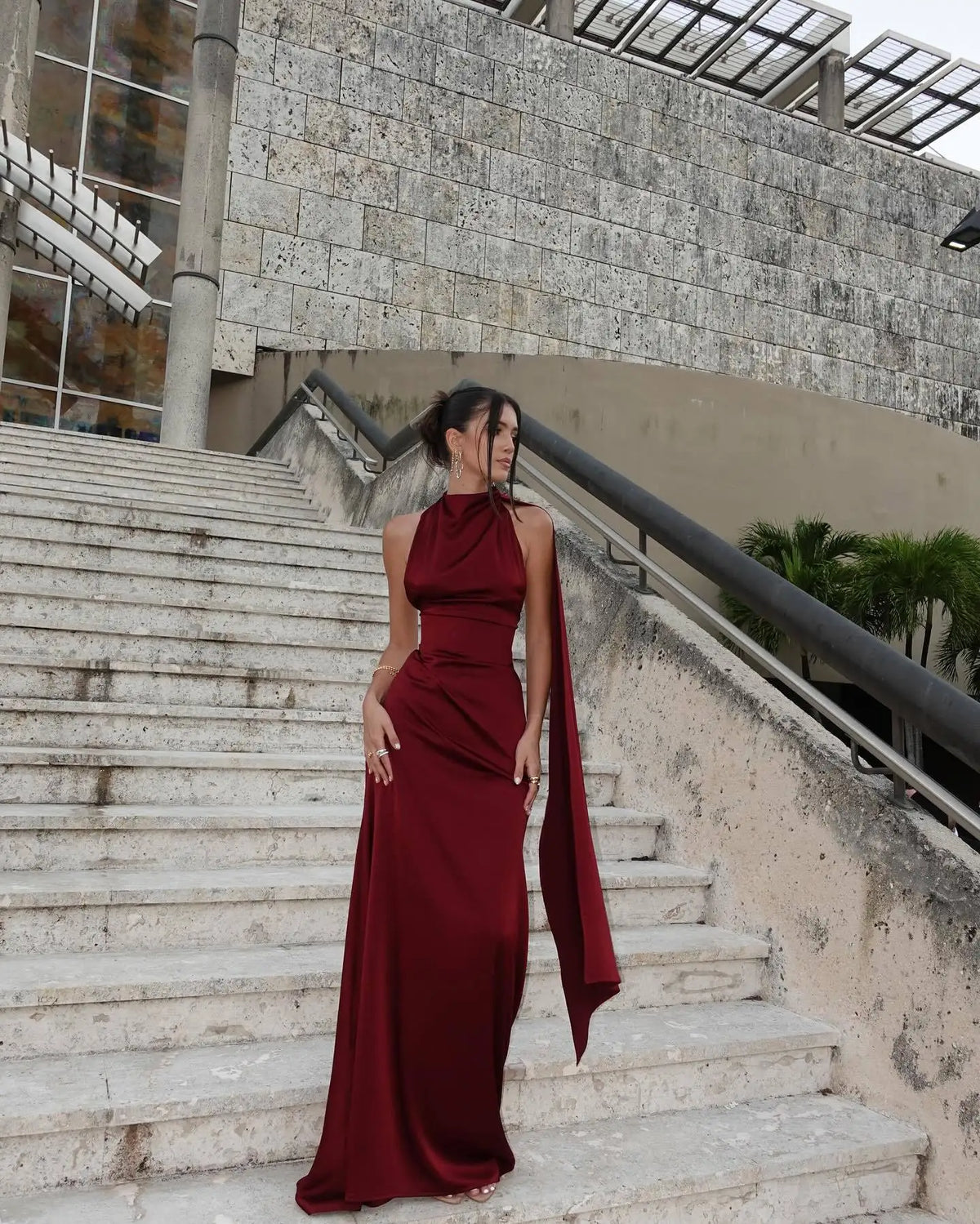 Vestido Comprido Acetinado com Corpete em Bordô — foto 10 | Tolobasao
