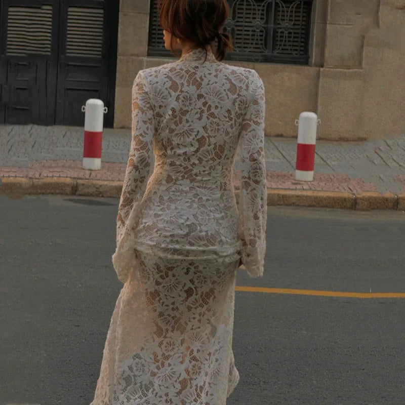 Vestido Comprido de Renda com Decote em V em Branco — foto 21 | Tolobasao