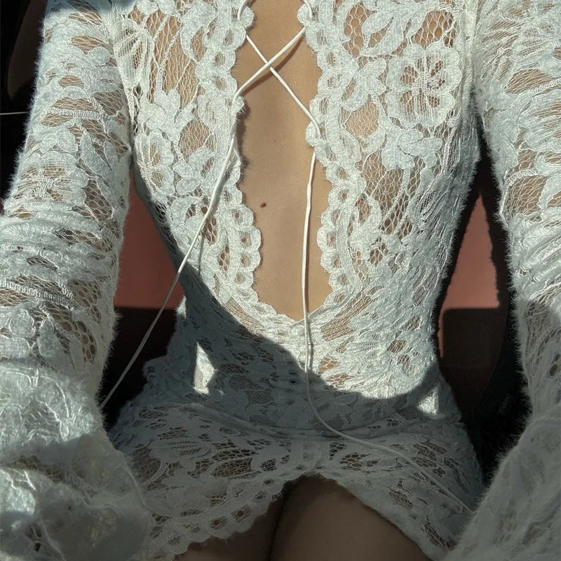 Vestido Comprido de Renda com Decote em V em Branco — foto 29 | Tolobasao