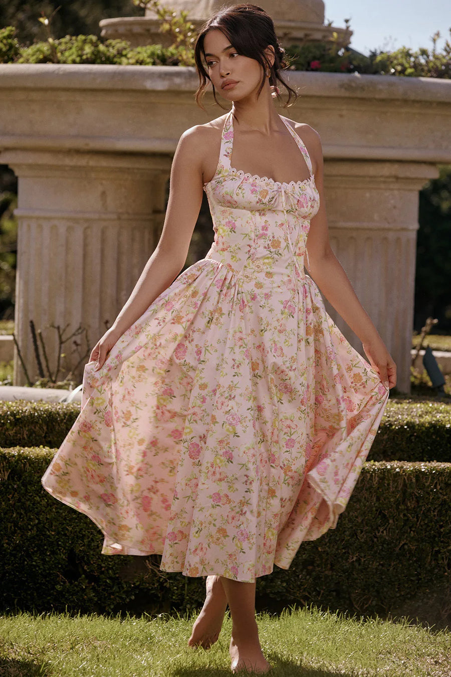 Vestido Midi Floral com Decote Halter — foto 2 | Tolobasao