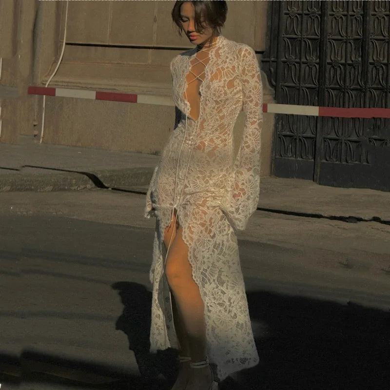 Vestido Comprido de Renda com Decote em V em Branco — foto 26 | Tolobasao