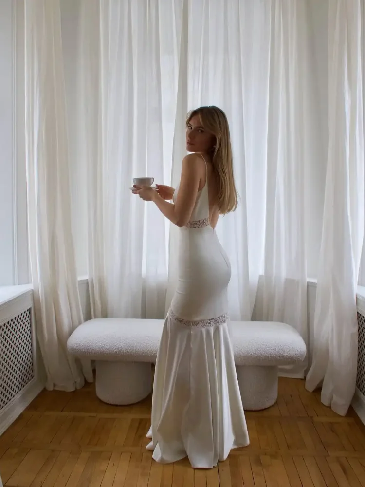 Vestido Comprido Branco de Cetim e Renda — foto 20 | Tolobasao