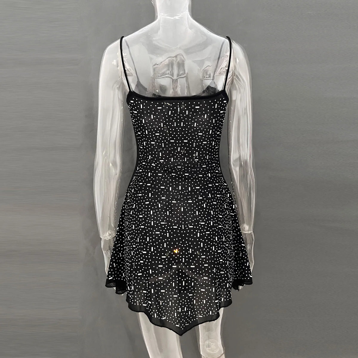 Vestido Curto com Brilho e Pedrarias — foto 21 | Tolobasao