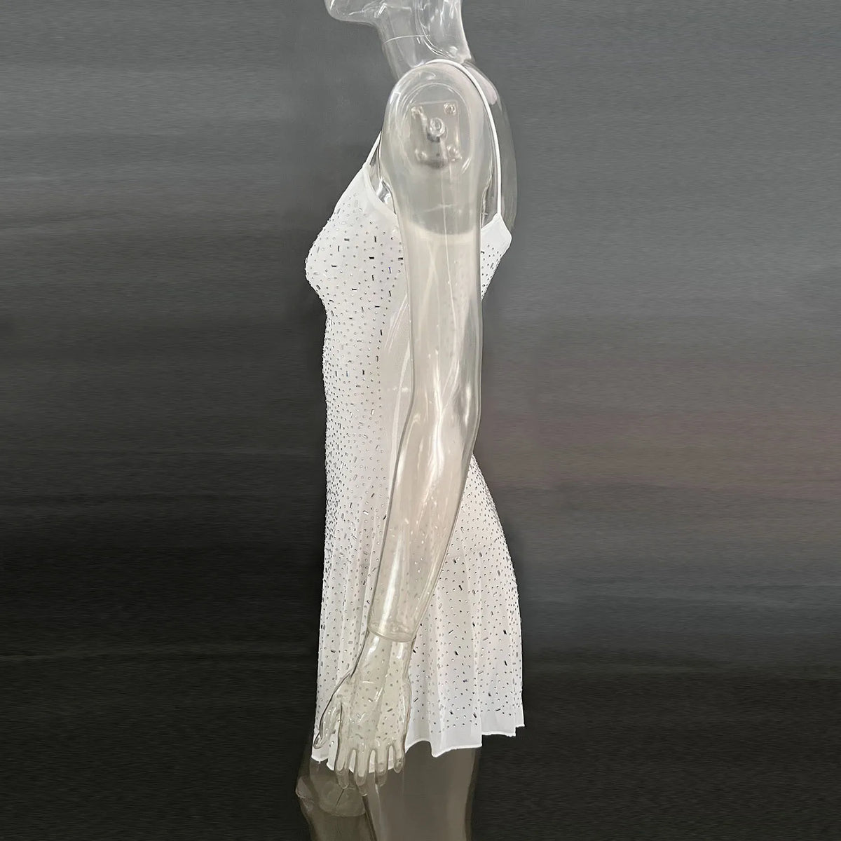 Vestido Curto com Brilho e Pedrarias — foto 32 | Tolobasao