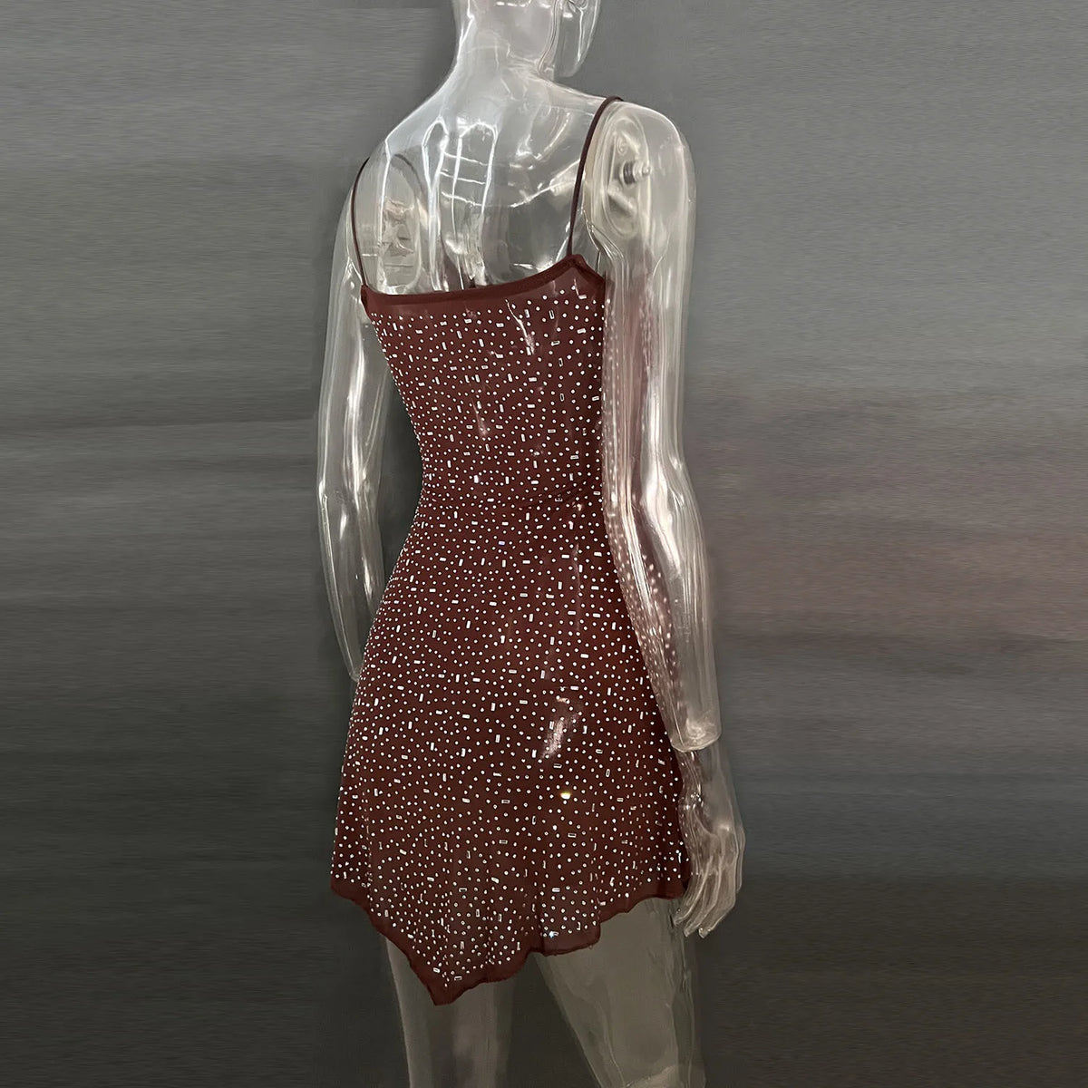 Vestido Curto com Brilho e Pedrarias — foto 30 | Tolobasao
