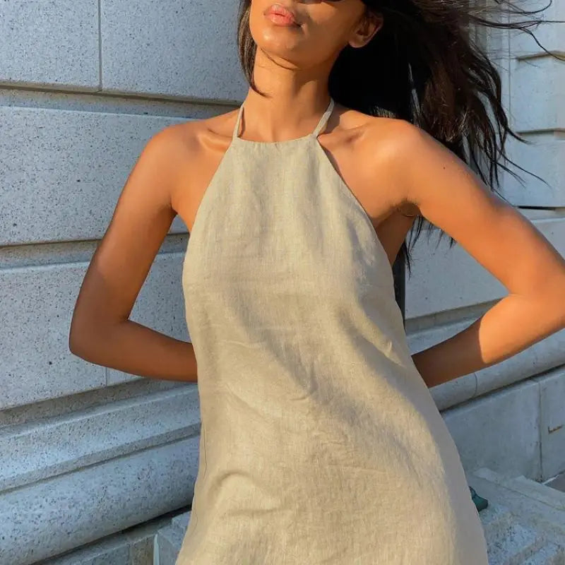 Vestido Curto de Linho com Decote Halter — foto 3 | Tolobasao