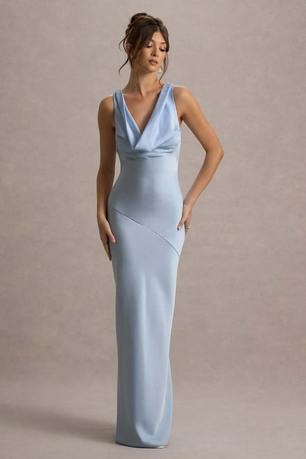 Vestido Comprido de Cetim com Costas Descobertas — foto 37 | Tolobasao