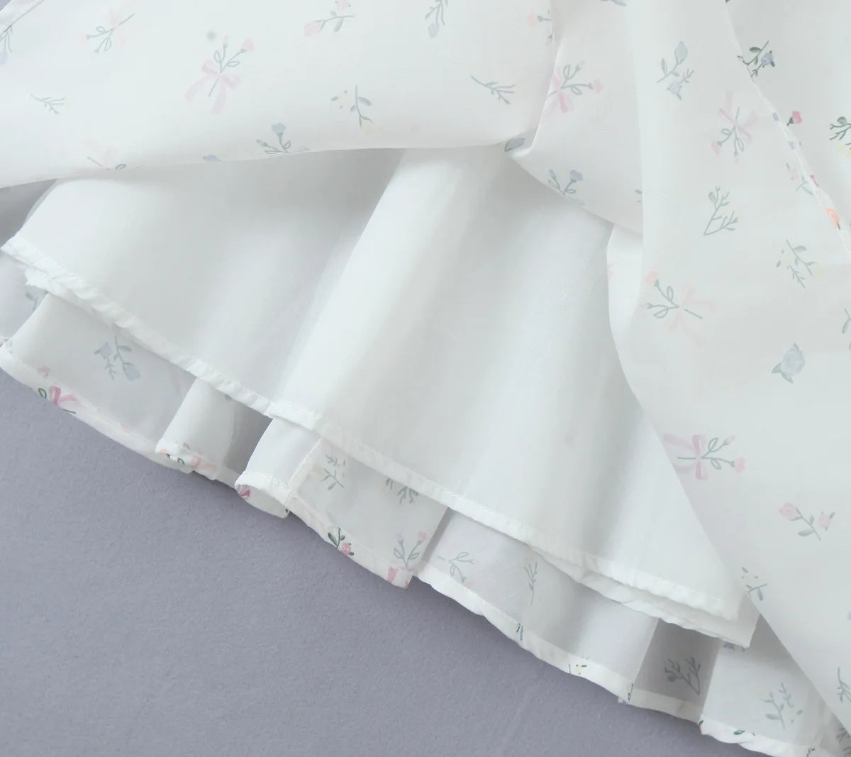 Vestido Curto com Corpete de Renda e Botões — foto 20 | Tolobasao