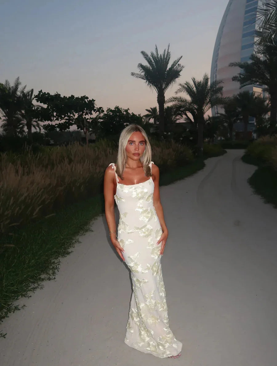 Vestido Curto Bordado com Costas Descobertas — foto 36 | Tolobasao