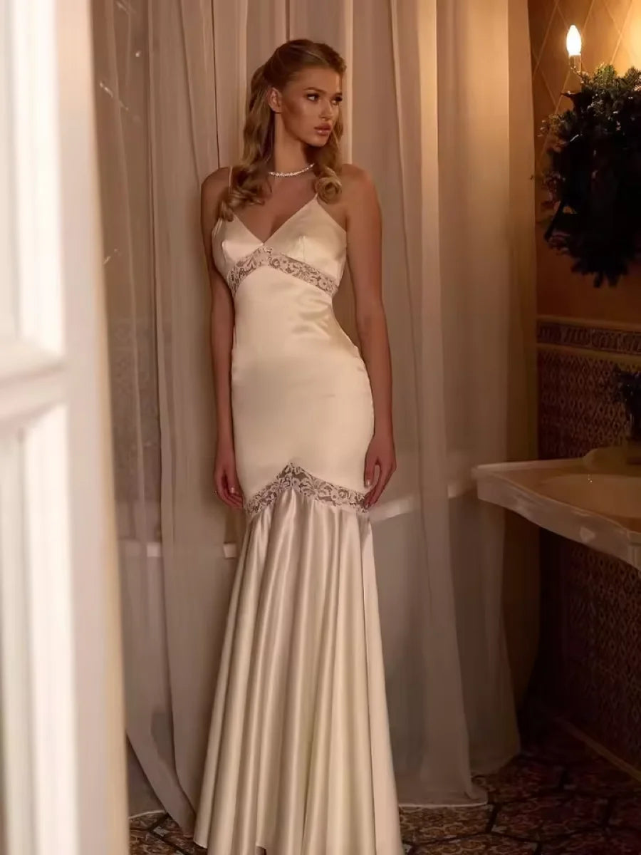 Vestido Comprido Branco de Cetim e Renda — foto 2 | Tolobasao