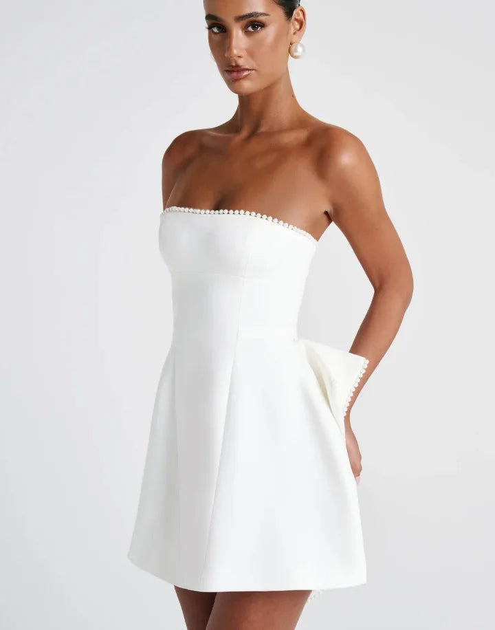 Vestido Curto com Laço de Pérolas e Costas Descobertas — foto 41 | Tolobasao
