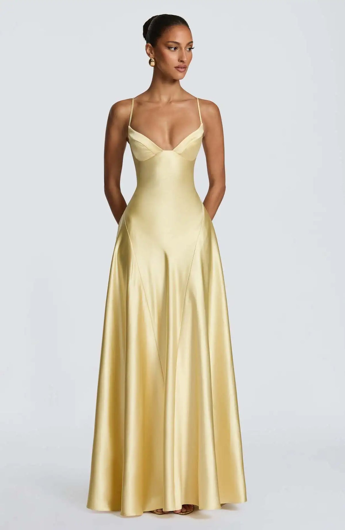 Vestido Comprido de Cetim com Corpete e Costas Descobertas — foto 12 | Tolobasao