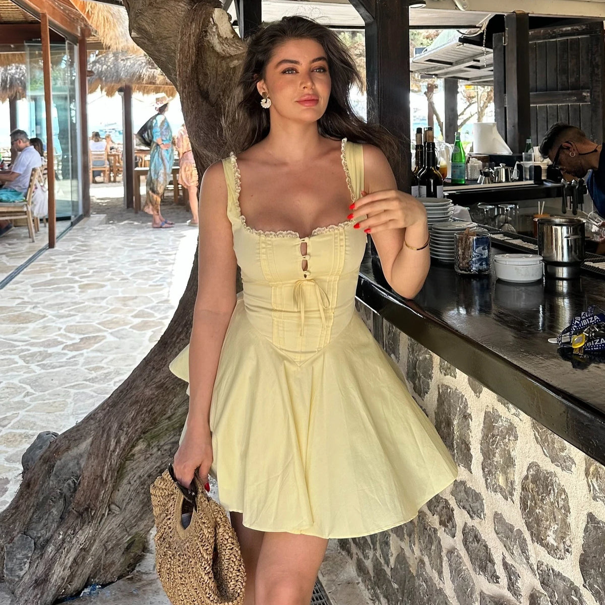 Vestido Curto com Corpete de Renda e Botões — foto 1 | Tolobasao