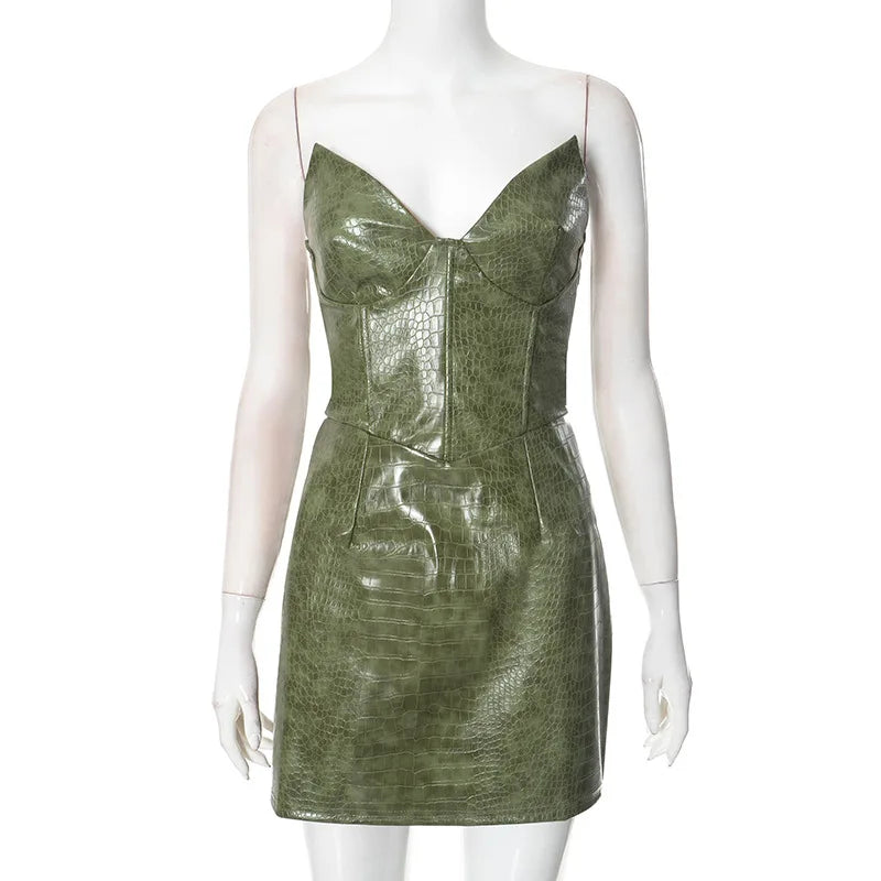 Vestido Curto com Efeito Couro e Decote sem Alças — foto 22 | Tolobasao