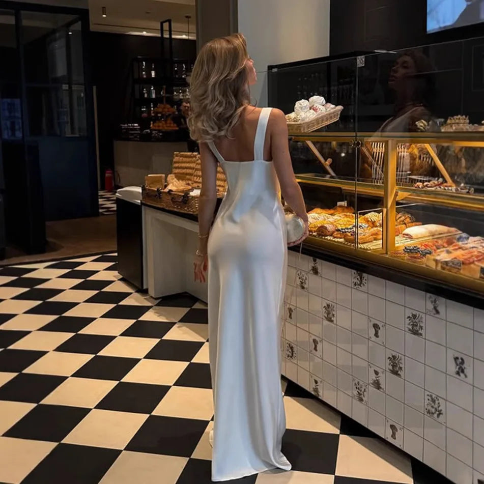 Vestido Comprido Acetinado com Costas Descobertas — Branco — foto 3 | Tolobasao