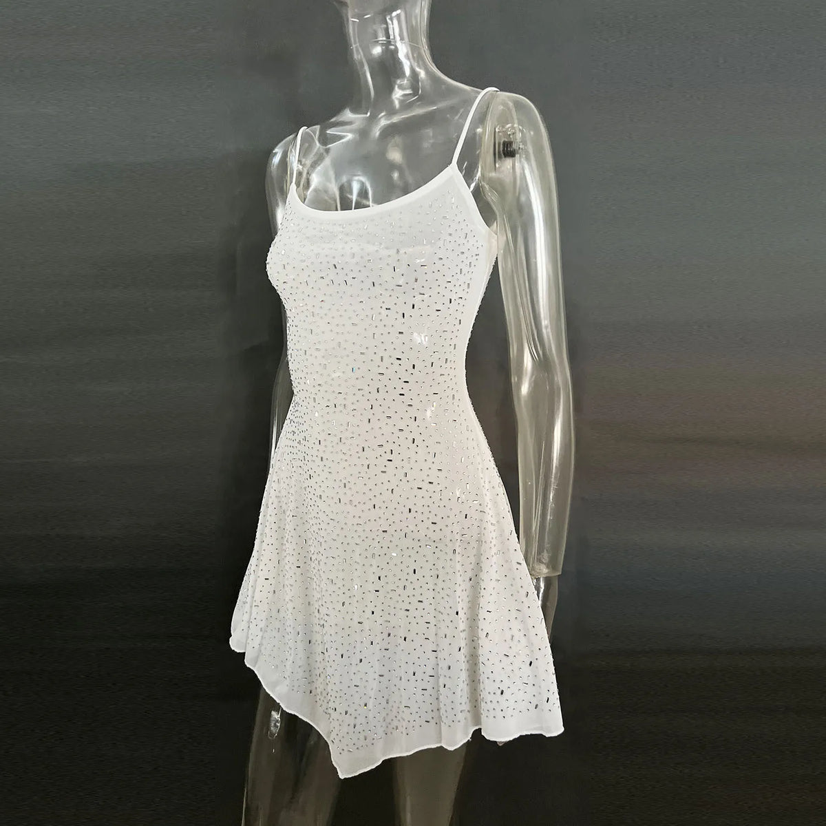 Vestido Curto com Brilho e Pedrarias — foto 31 | Tolobasao