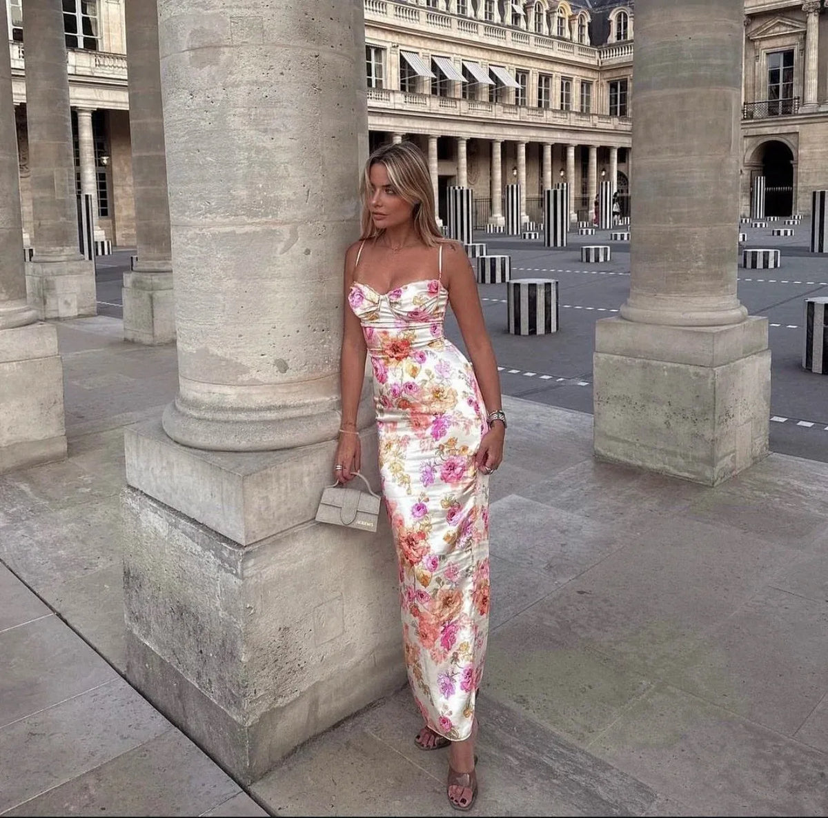 Vestido Comprido Floral com Renda e Fenda — foto 18 | Tolobasao