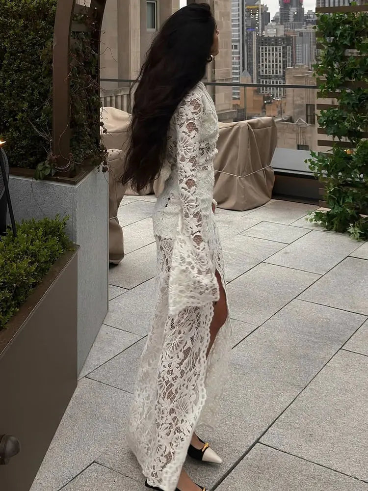 Vestido Comprido de Renda com Decote em V em Branco — foto 3 | Tolobasao