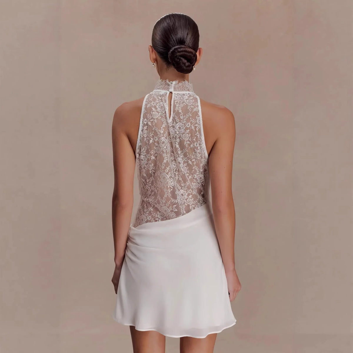 Vestido Comprido de Renda com Gola Alta — foto 4 | Tolobasao