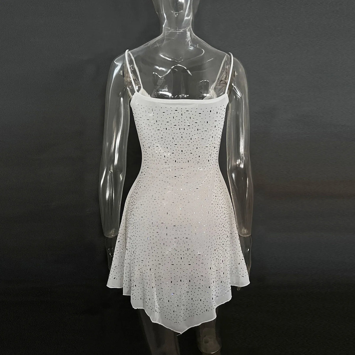 Vestido Curto com Brilho e Pedrarias — foto 34 | Tolobasao