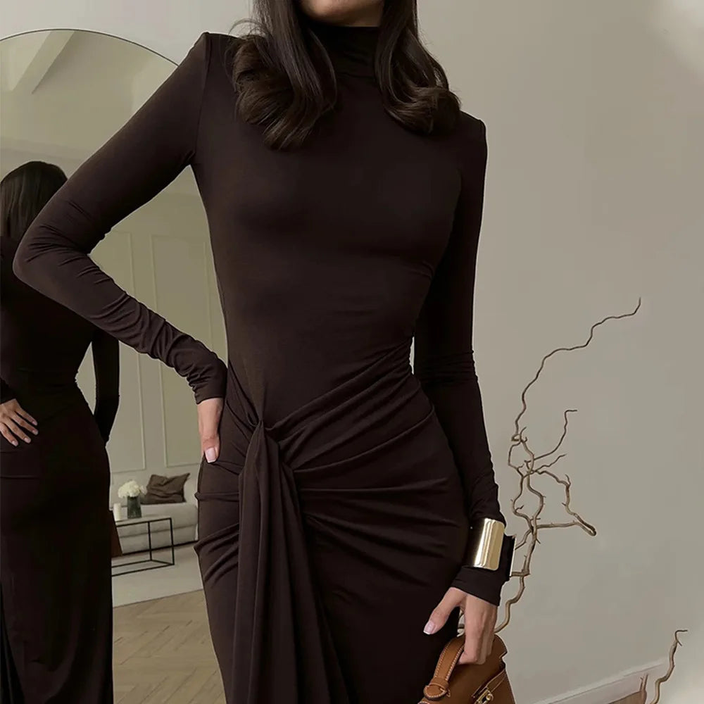 Vestido Comprido de Malha com Gola Alta e Ombreiras — foto 19 | Tolobasao