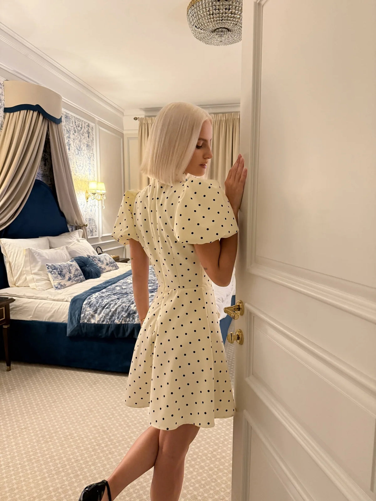 Vestido Curto de Bolas com Mangas Balão — foto 27 | Tolobasao