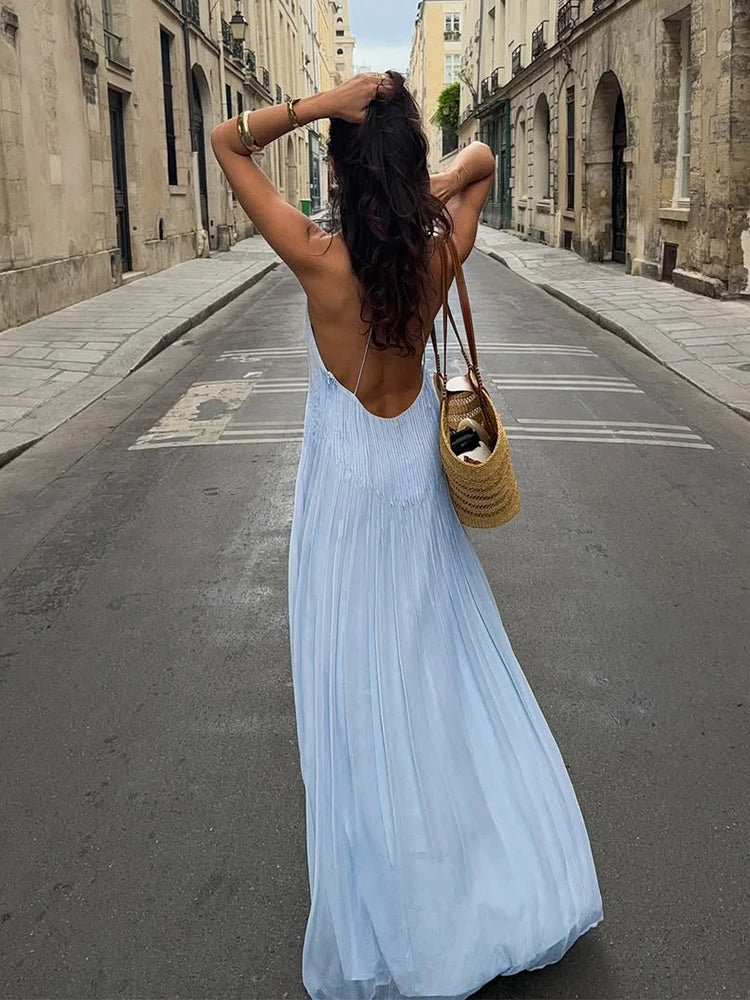 Vestido Comprido Plissado com Decote Halter e Costas Descobertas em Azul — foto 2 | Tolobasao