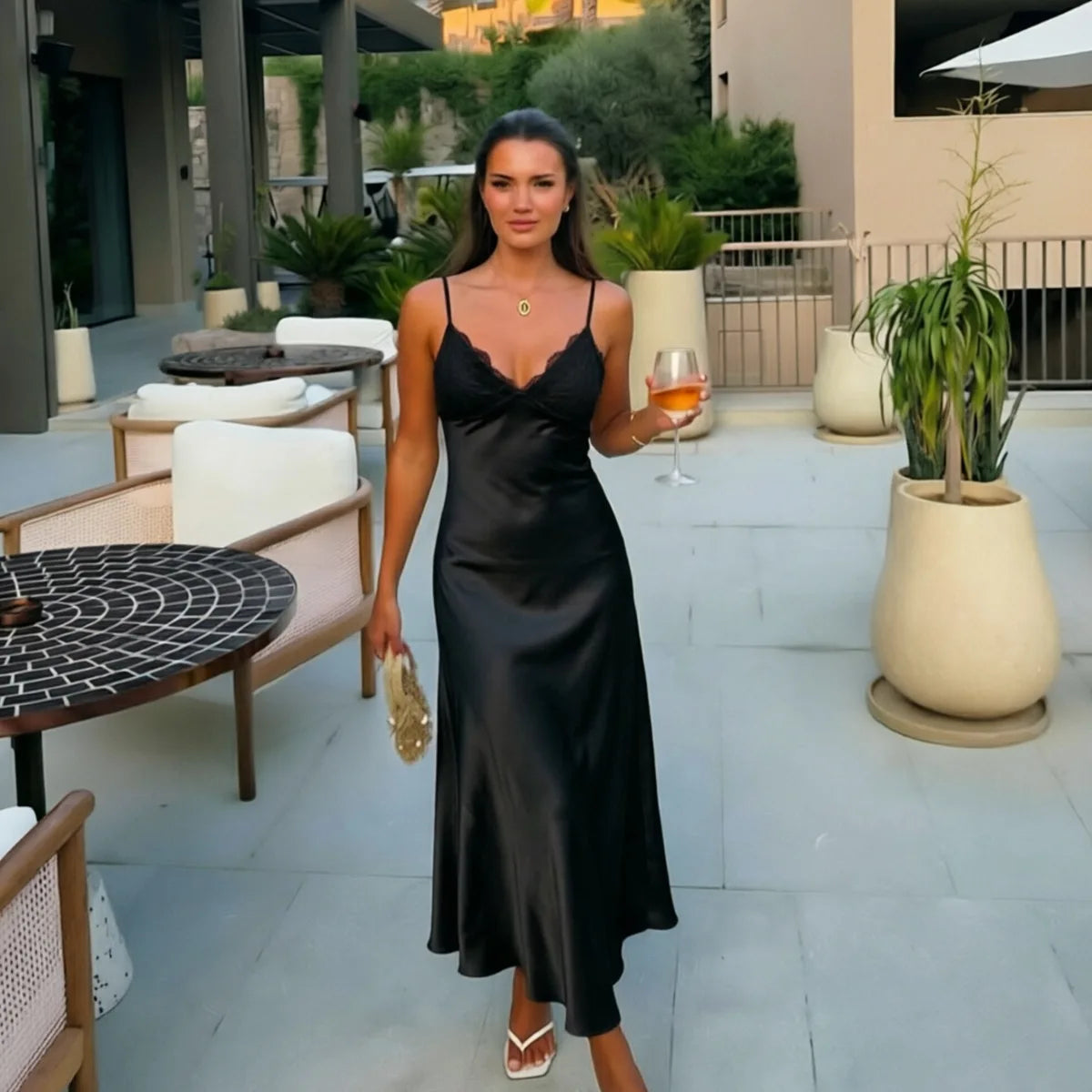 Vestido Comprido de Cetim com Renda — foto 34 | Tolobasao