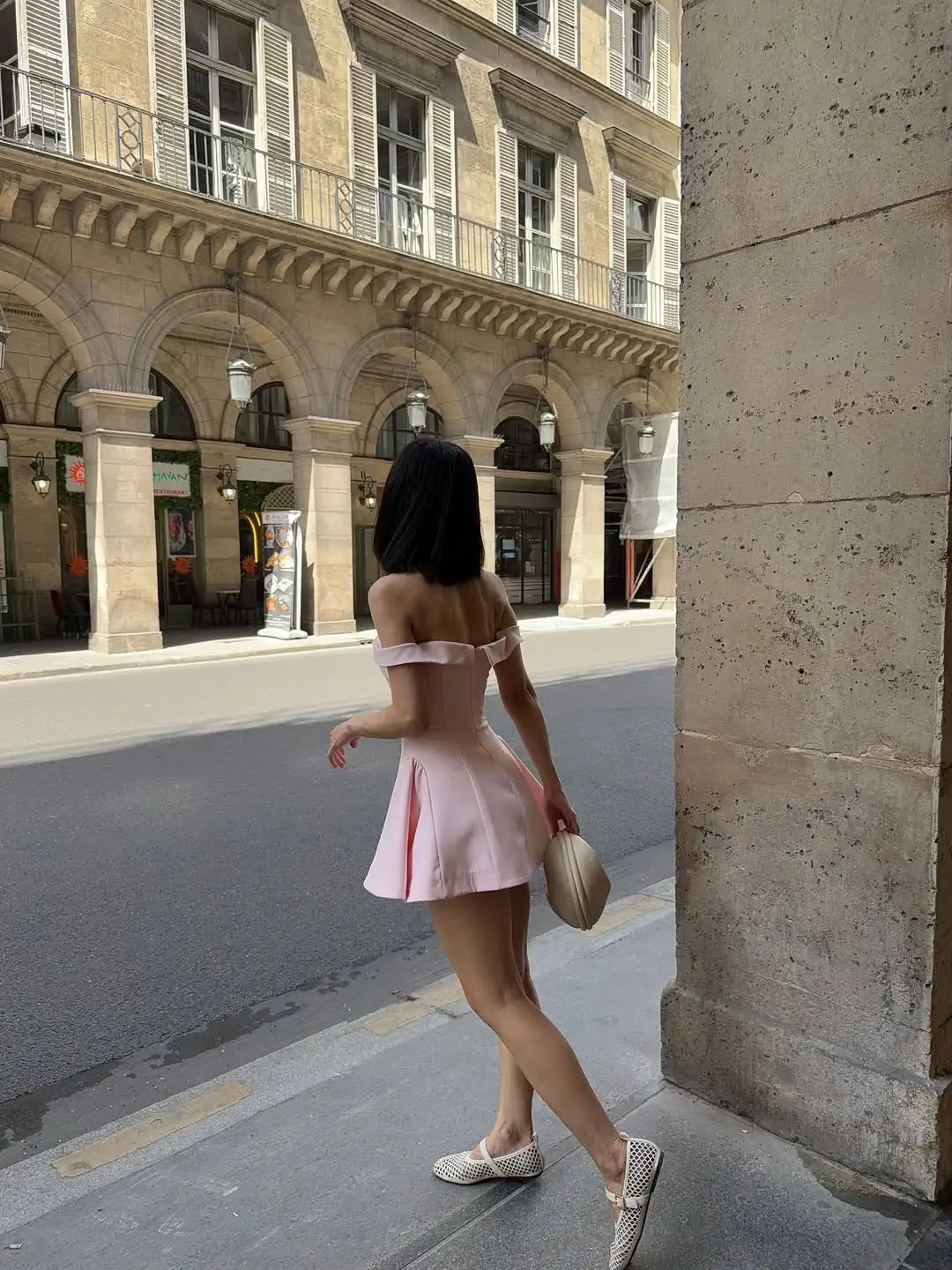 Vestido Curto Rosa de Ombros Descobertos — foto 34 | Tolobasao
