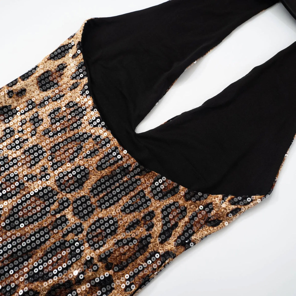Vestido Curto com Lantejoulas e Decote em V — foto 16 | Tolobasao