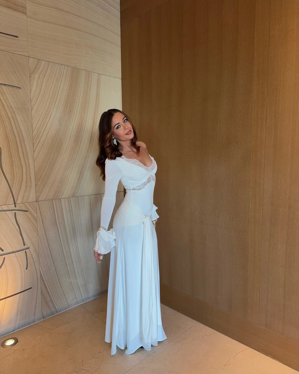 Vestido Comprido de Manga Comprida com Renda em Branco — foto 21 | Tolobasao