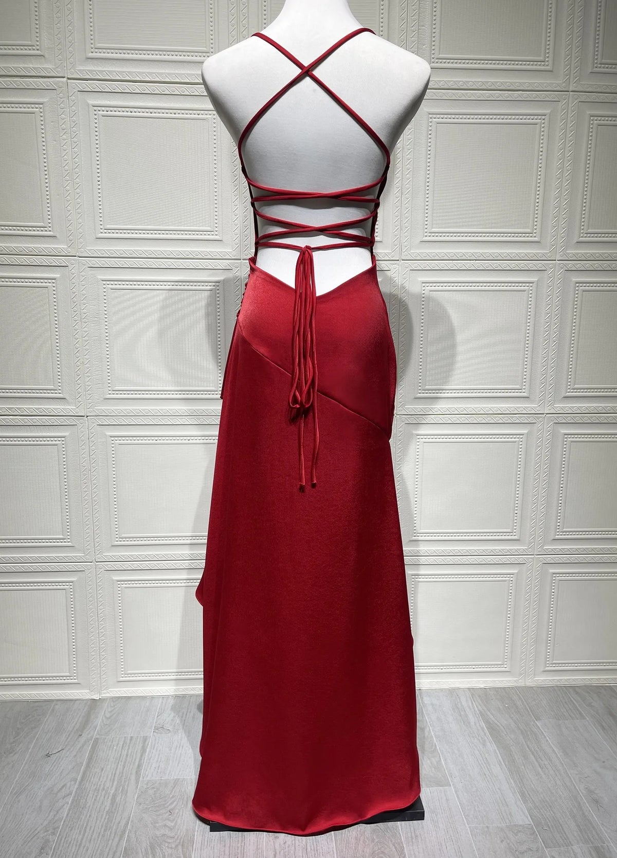 Vestido Comprido Acetinado com Folhos — foto 15 | Tolobasao