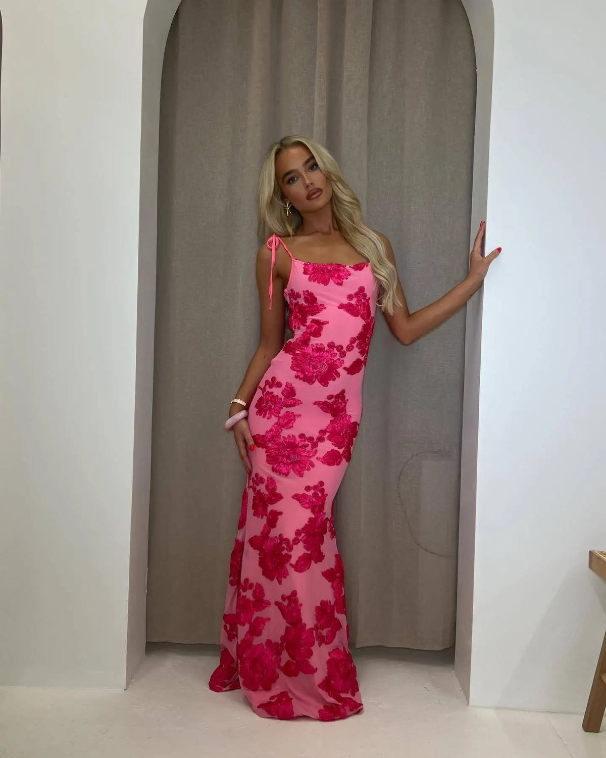 Vestido Curto Bordado com Costas Descobertas — foto 31 | Tolobasao