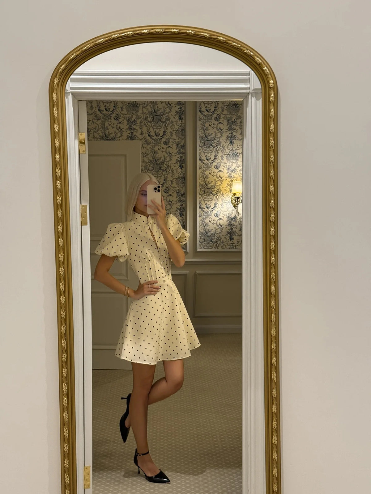 Vestido Curto de Bolas com Mangas Balão — foto 26 | Tolobasao