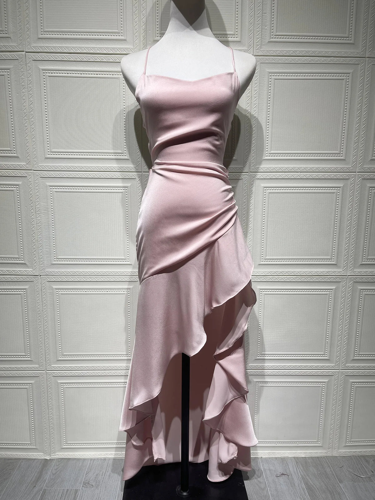 Vestido Comprido Acetinado com Folhos — foto 12 | Tolobasao