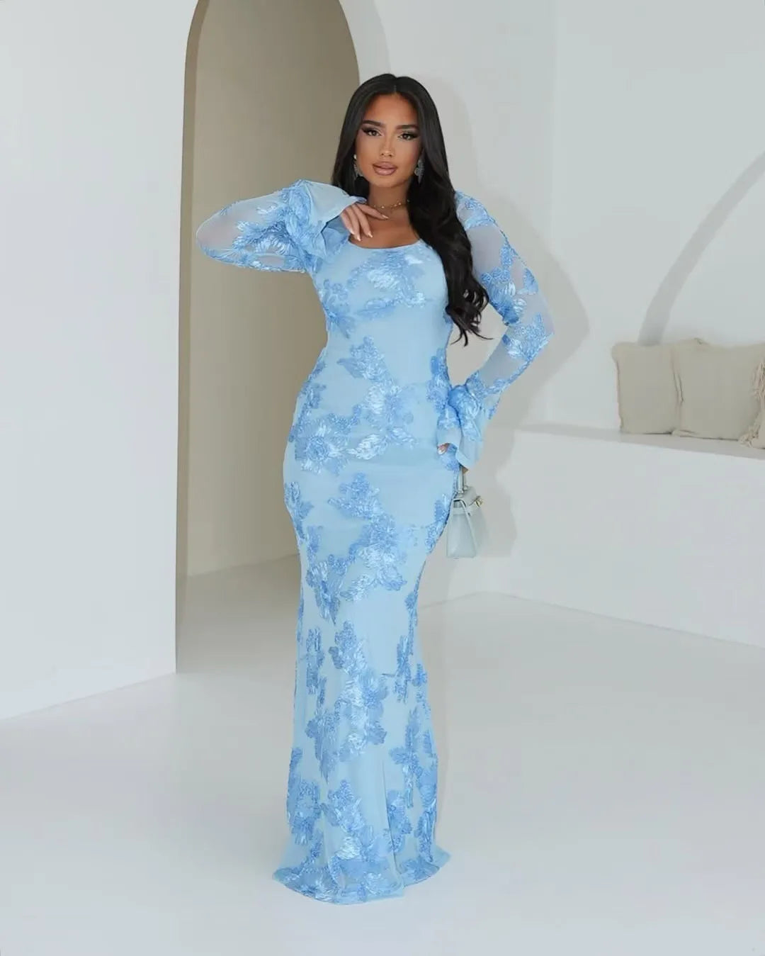 Vestido Curto Bordado com Costas Descobertas — foto 42 | Tolobasao