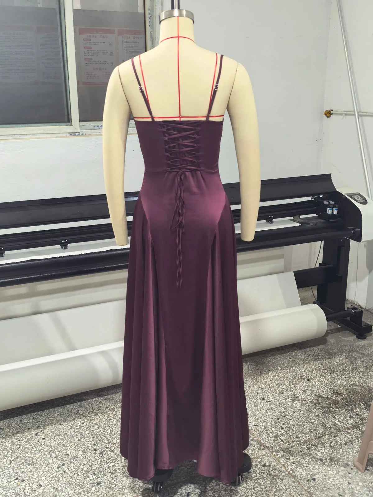 Vestido Comprido de Cetim com Corpete e Costas Descobertas — foto 8 | Tolobasao
