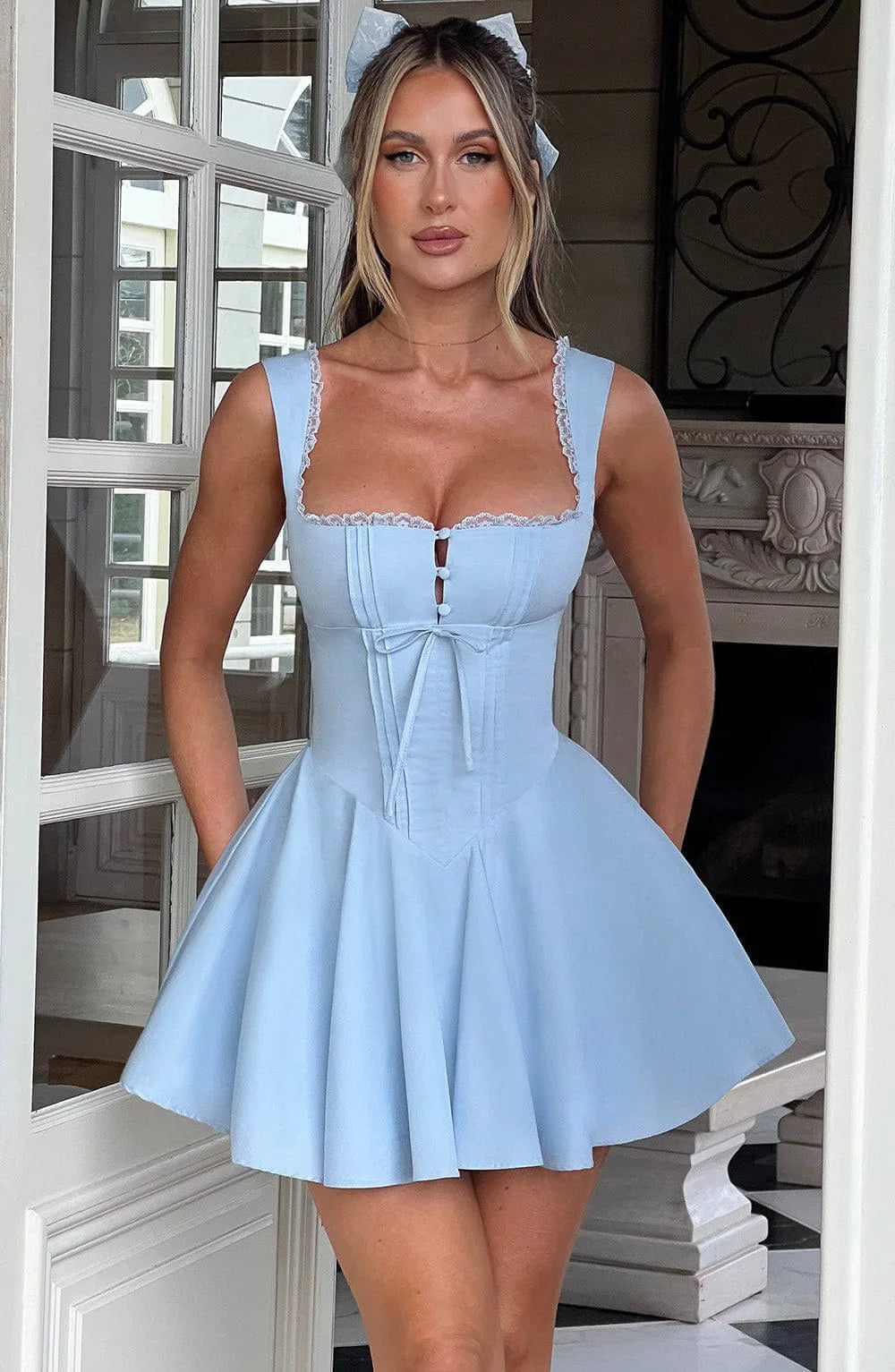 Vestido Curto com Corpete de Renda e Botões — foto 50 | Tolobasao