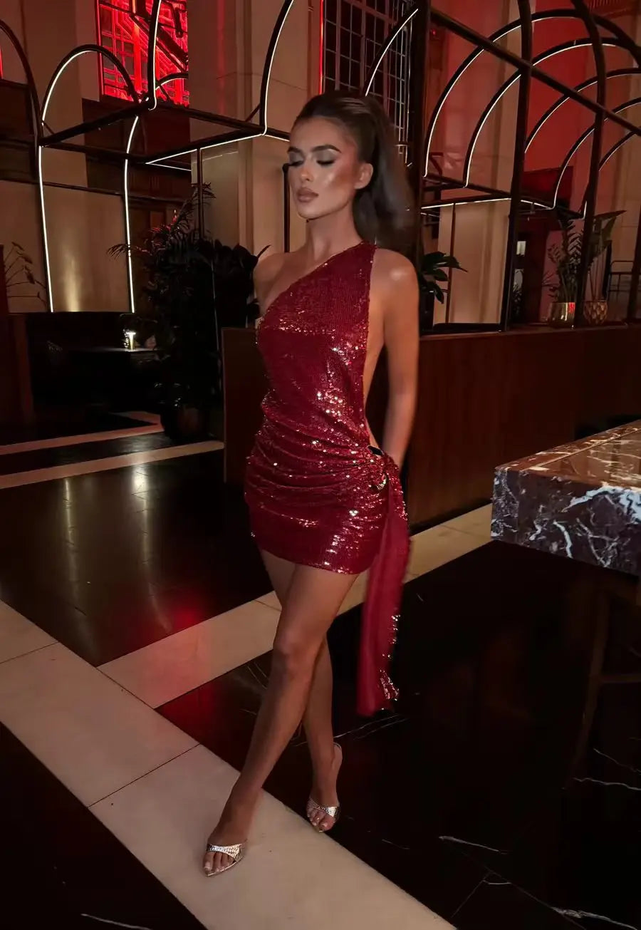 Vestido Curto com Lantejoulas e Decote de Um Ombro — foto 2 | Tolobasao