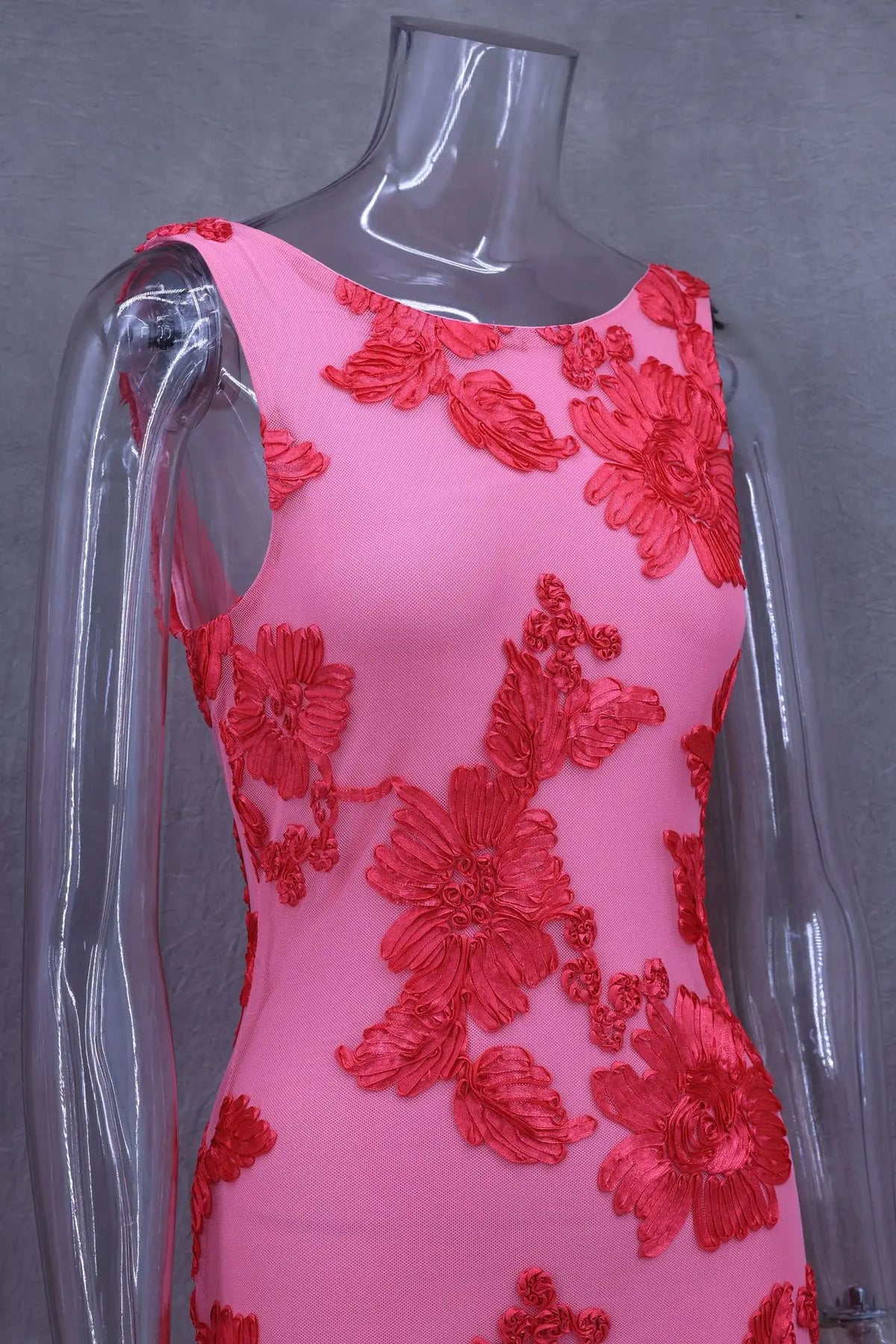 Vestido Curto Bordado com Costas Descobertas — foto 11 | Tolobasao