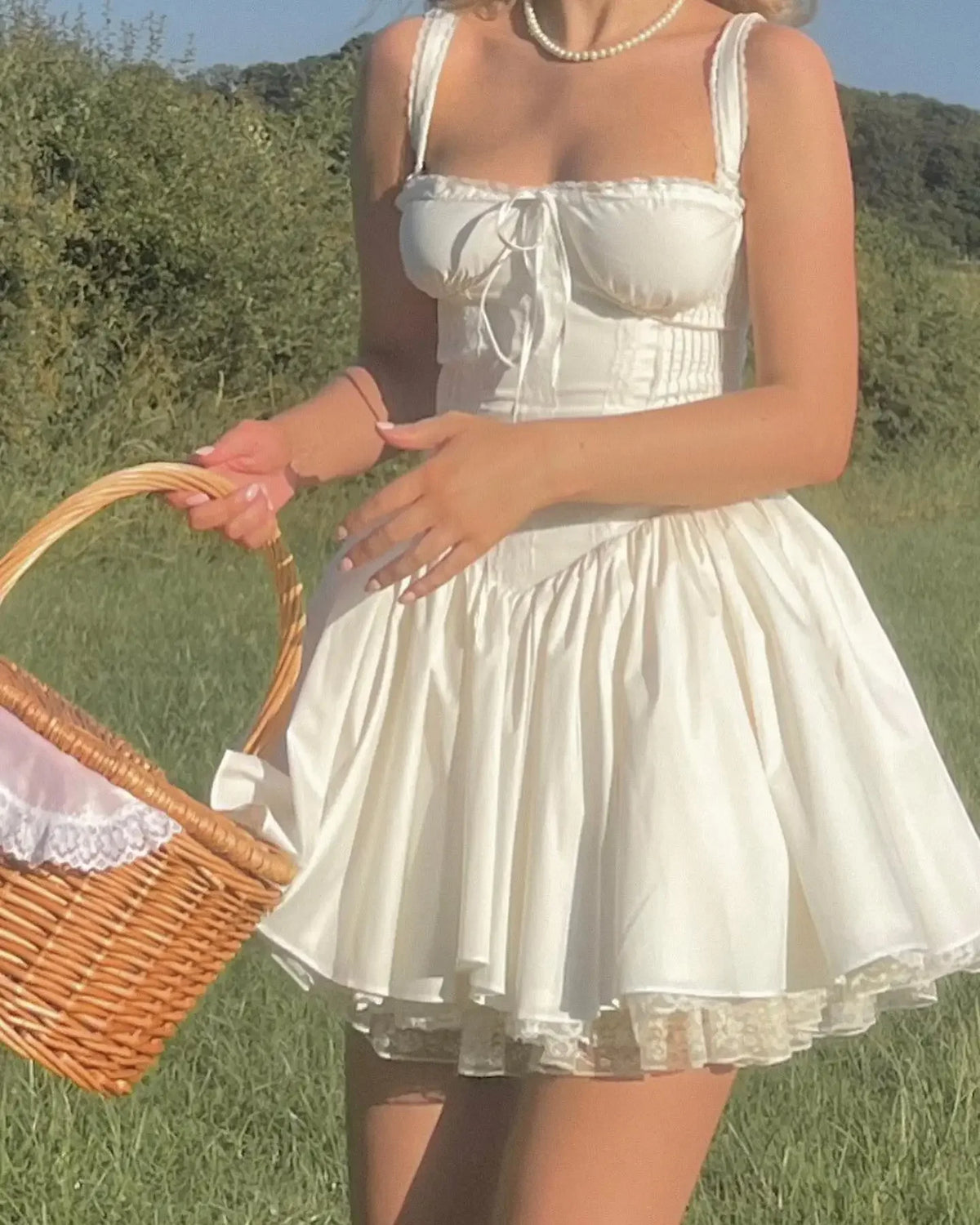 Vestido Curto Branco com Corpete de Renda — foto 21 | Tolobasao