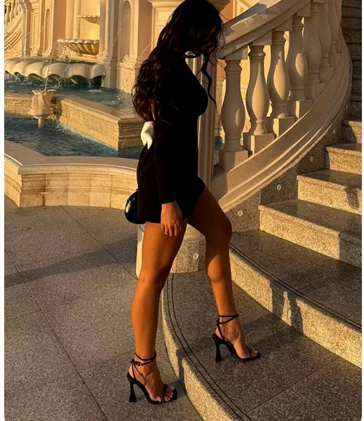 Vestido Curto com Laço e Recortes — foto 32 | Tolobasao