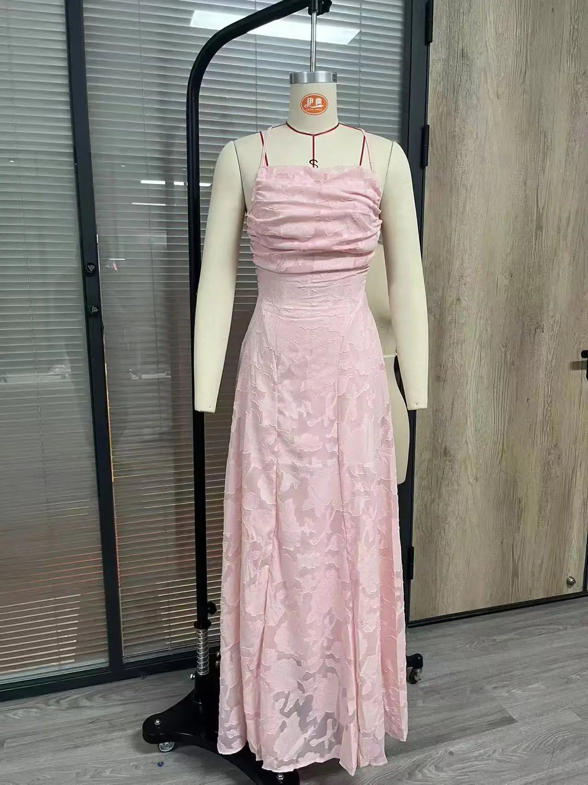 Vestido Comprido de Chiffon com Costas Descobertas — foto 10 | Tolobasao
