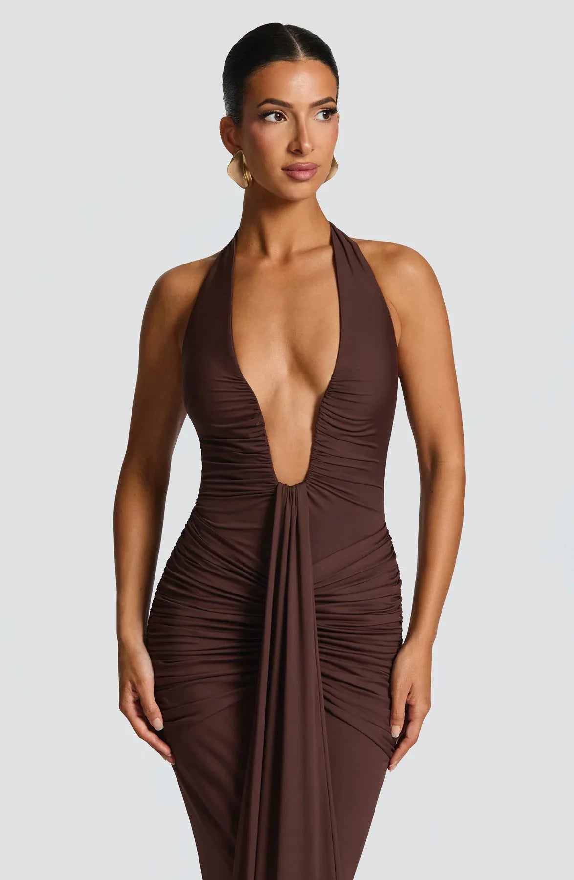 Vestido Comprido com Decote Halter e Costas Descobertas — Bordô — foto 34 | Tolobasao