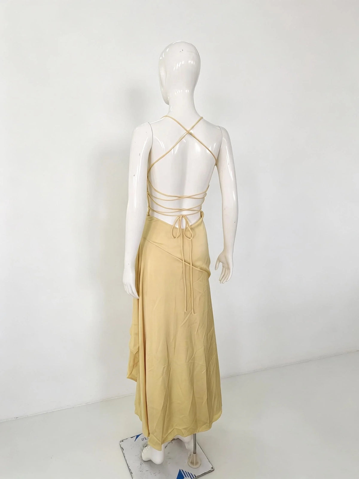 Vestido Comprido Acetinado com Folhos — foto 11 | Tolobasao