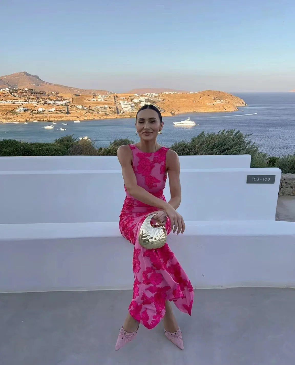 Vestido Curto Bordado com Costas Descobertas — foto 26 | Tolobasao