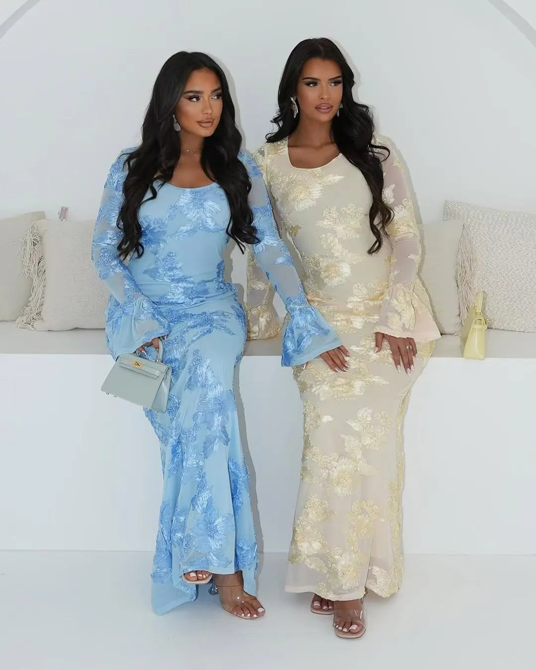 Vestido Curto Bordado com Costas Descobertas — foto 44 | Tolobasao